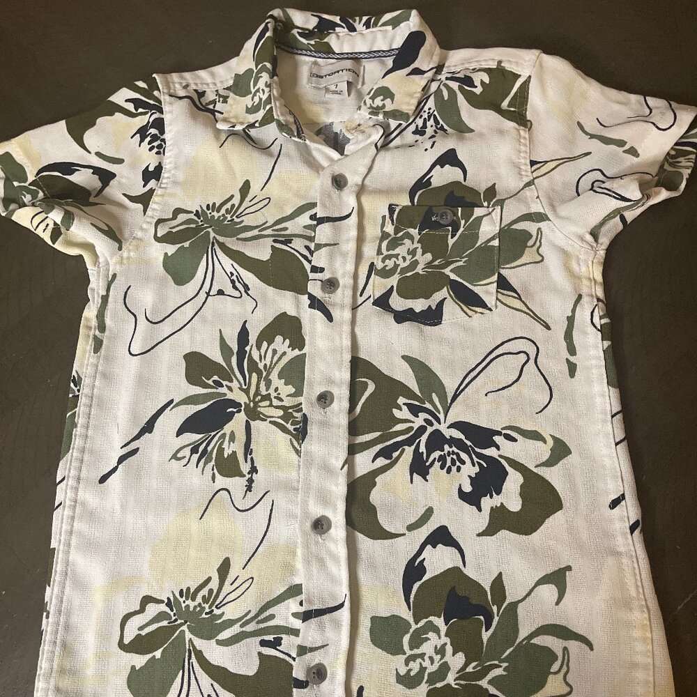 Boys Floral Short Sleeve Button-Up Shirt (Size 7)